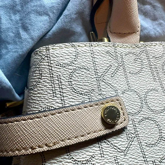 Calvin Klein Medium Signature Monogram Tote -NO CALLOUTS - Picture 4 of 8